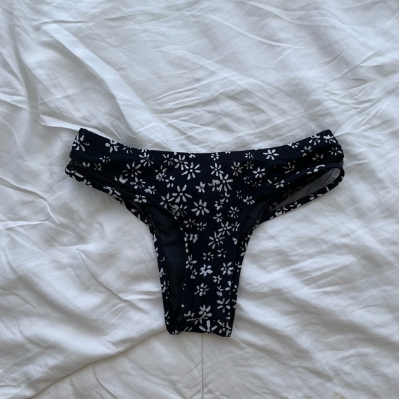 Volcom bikini bottom - Picture 2 of 4